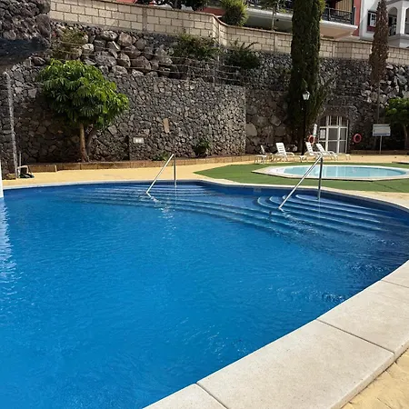 Appartamento Pambnb - Bright Family Flat With Pools & Large Outdoor Space